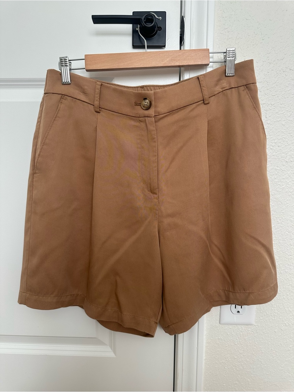 LOFT- The Emory Short Women’s Shorts in Camel